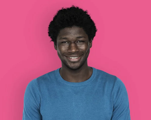 Alkalmi afrikai mosolygó ember — Stock Fotó