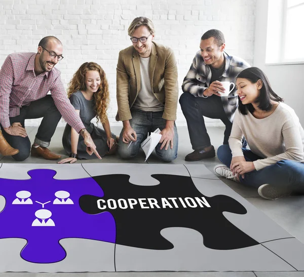 tasarımcılar poster ile çalışma 