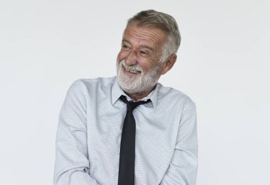 Gülümseyen sakallı işadamı