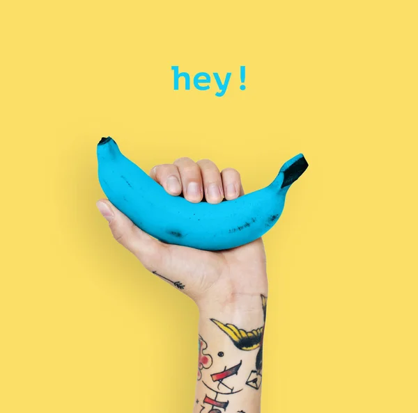 Woman hand holding banana — Stock Photo, Image