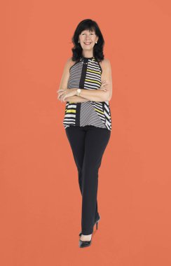 stüdyoda olgun beyaz kadın