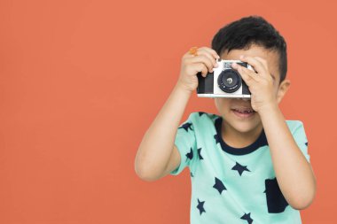 Kamera ile çocuk