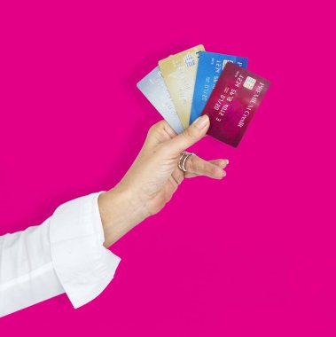 kredi kartları tutmak el