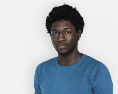 Ciddi bir Afrikalı Amerikalı. 