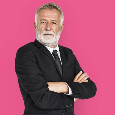 Takım elbiseli ciddi iş adamı  