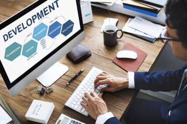 bilgisayarla çalışma iş adamı