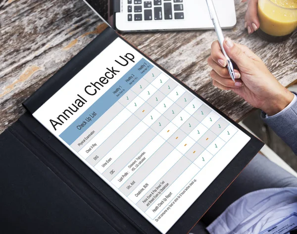 insan eli holding kalem