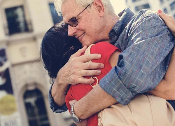 Senior couple hugging — Stock Photo, Image