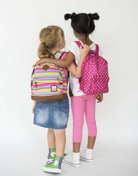 Meninas posando no estúdio — Fotografia de Stock