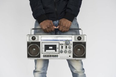 Boombox Afrika adam dinleme müzik