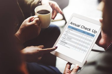 Dijital tablet kullanan kişiler