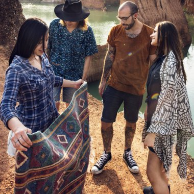 Arkadaşlar gölde vakit 