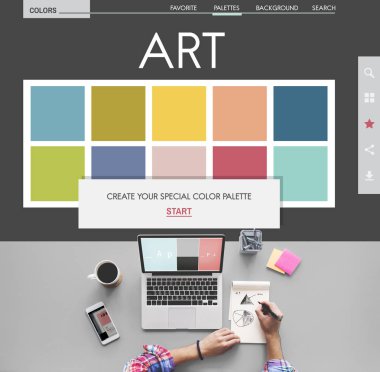 dizüstü bilgisayar kullanan kişi