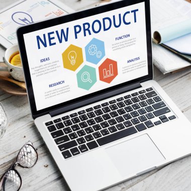 çalışma alanı tablo açılan laptop