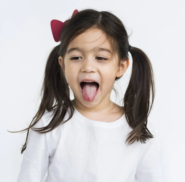 L chica mostrando lengua — Foto de Stock