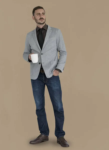 Hombre de negocios sosteniendo café —  Fotos de Stock