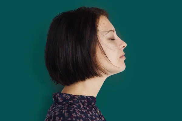 Retrato de mujer joven. — Foto de Stock