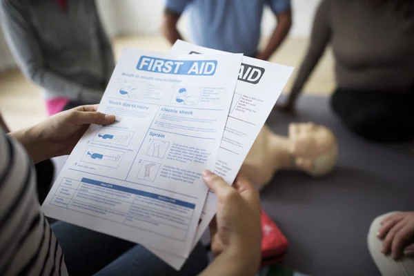 People during CPR First Aid Training — Stock Photo, Image