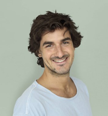 yakışıklı gülen adam 