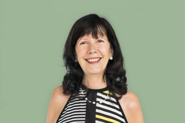 stüdyoda olgun beyaz kadın