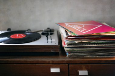 Vinil taşınabilir müzik çalar ve kayıtları