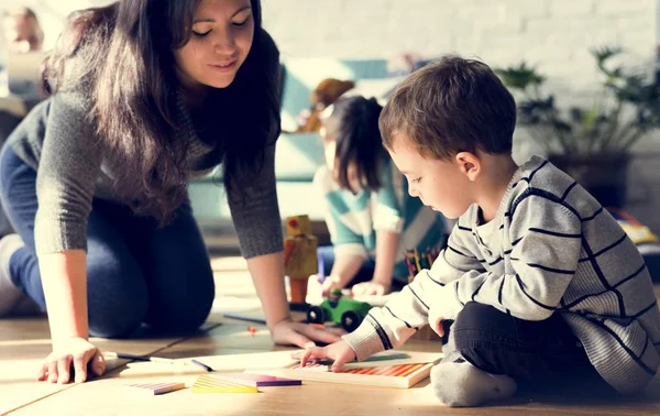 Mãe com filho e filha — Fotografia de Stock