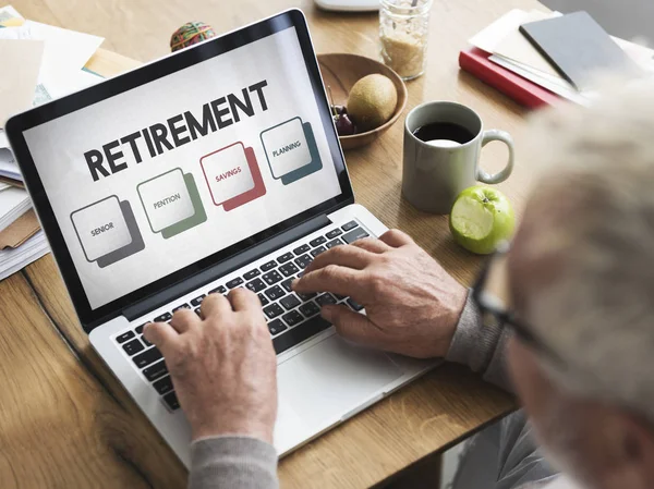 Senior man using laptop — Stock Photo, Image