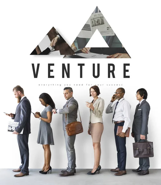 Empresários em pé na fila — Fotografia de Stock