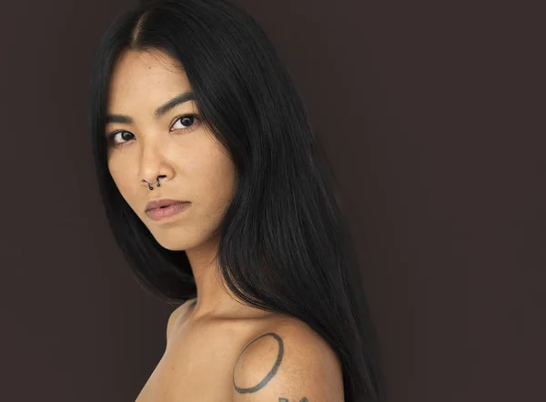 Mulher com piercing Anel Nariz — Fotografia de Stock