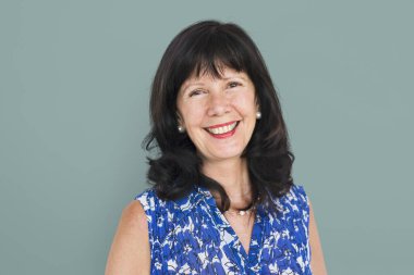 stüdyoda olgun beyaz kadın