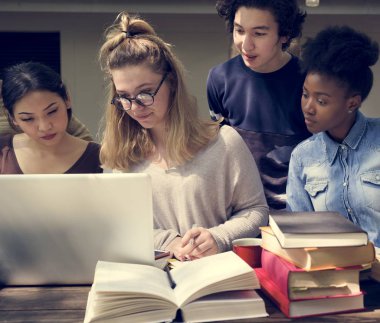 rahat öğrencilerin beraber beyin fırtınası