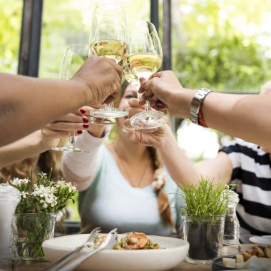 genç kadın içecekler tungur 