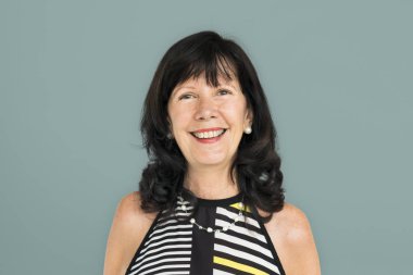 stüdyoda olgun beyaz kadın