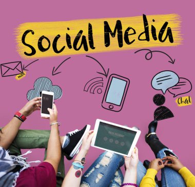 Dijital aygıtlar kullanan insanlar