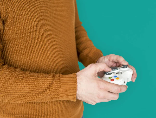 Controlador de juego con las manos en alto — Foto de Stock