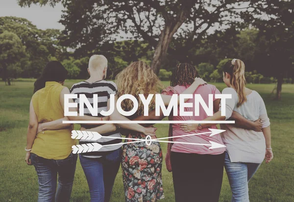 Frauen laufen gemeinsam im Park — Stockfoto