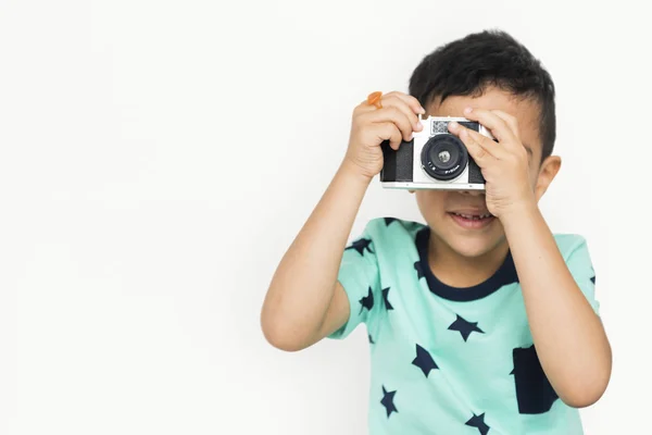 Jongen met behulp van Camera — Stockfoto