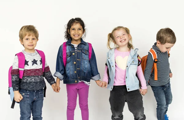 Kleine Kinder posieren im Studio — Stockfoto