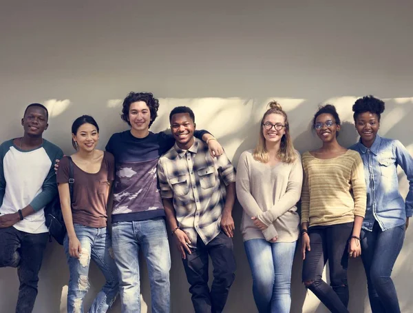 Gemeinsam multiethnische Studenten — Stockfoto