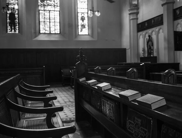 Antieke kerk interieur — Stockfoto