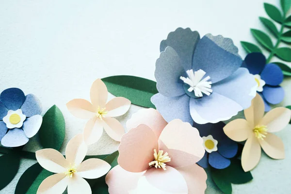 Flores hechas a mano en la tarjeta de felicitación — Foto de Stock