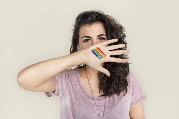 Mulher com sinal LGBT na mão — Fotografia de Stock
