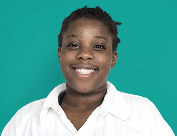 Mujer africana sonriendo — Foto de Stock