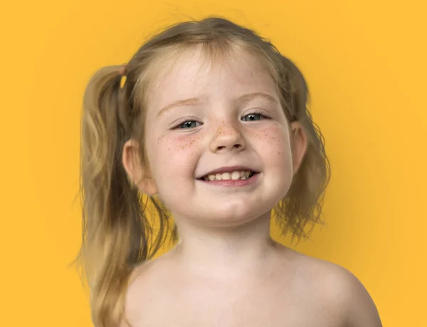 Niña posando en estudio —  Fotos de Stock