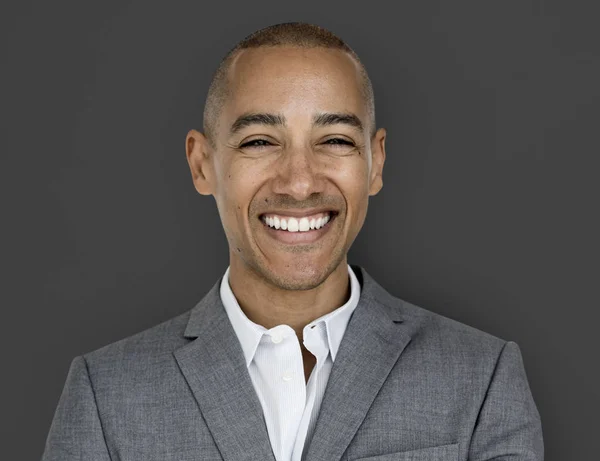 Joven hombre de negocios sonriendo — Foto de Stock