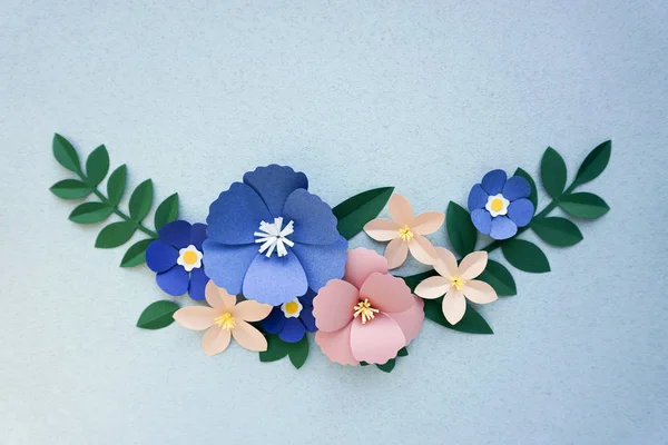 Flores hechas a mano en la tarjeta de felicitación — Foto de Stock