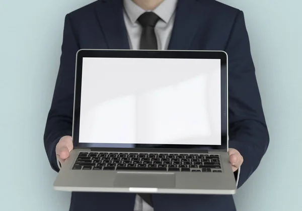 Affärsman anläggning laptop — Stockfoto