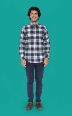 gülümseyen yakışıklı adam