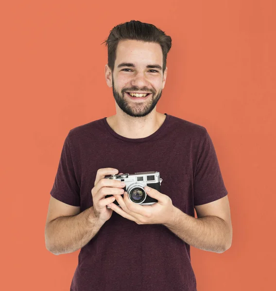 Alegre cara segurando câmera — Fotografia de Stock