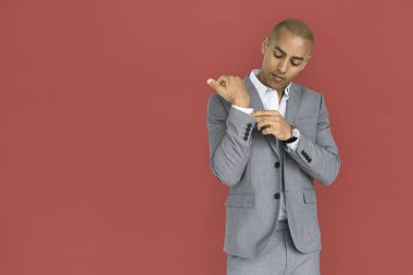 Ciddi Afrikalı Amerikalı iş adamı